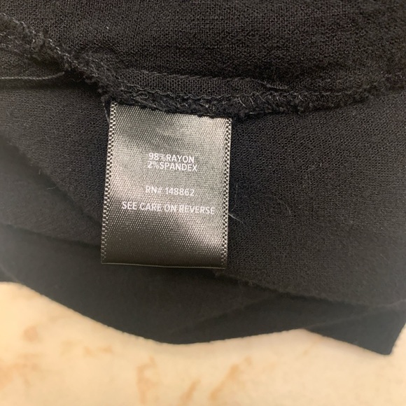 Torrid casual skirt, elastic waistband with button detail, has pockets! Size 00. - Picture 4 of 4